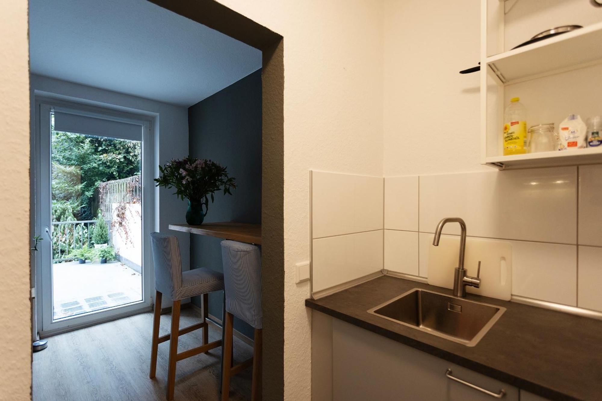 Central Apartment With Terrace Duisburg Exterior photo