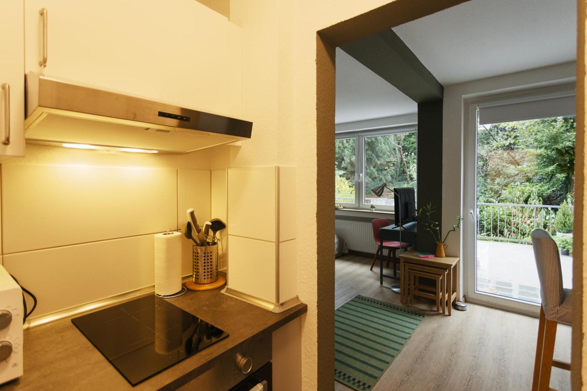 Central Apartment With Terrace Duisburg Exterior photo