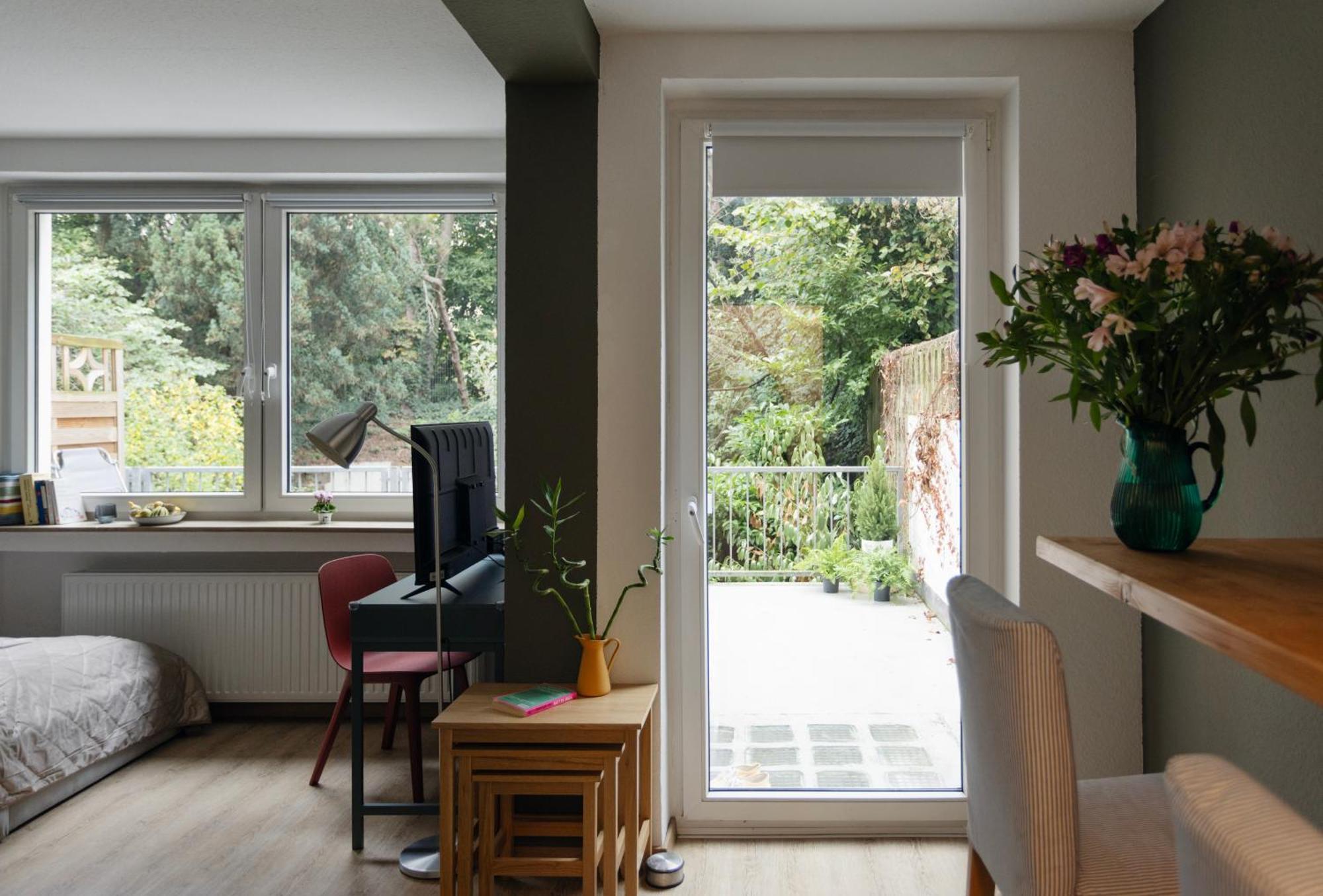 Central Apartment With Terrace Duisburg Exterior photo