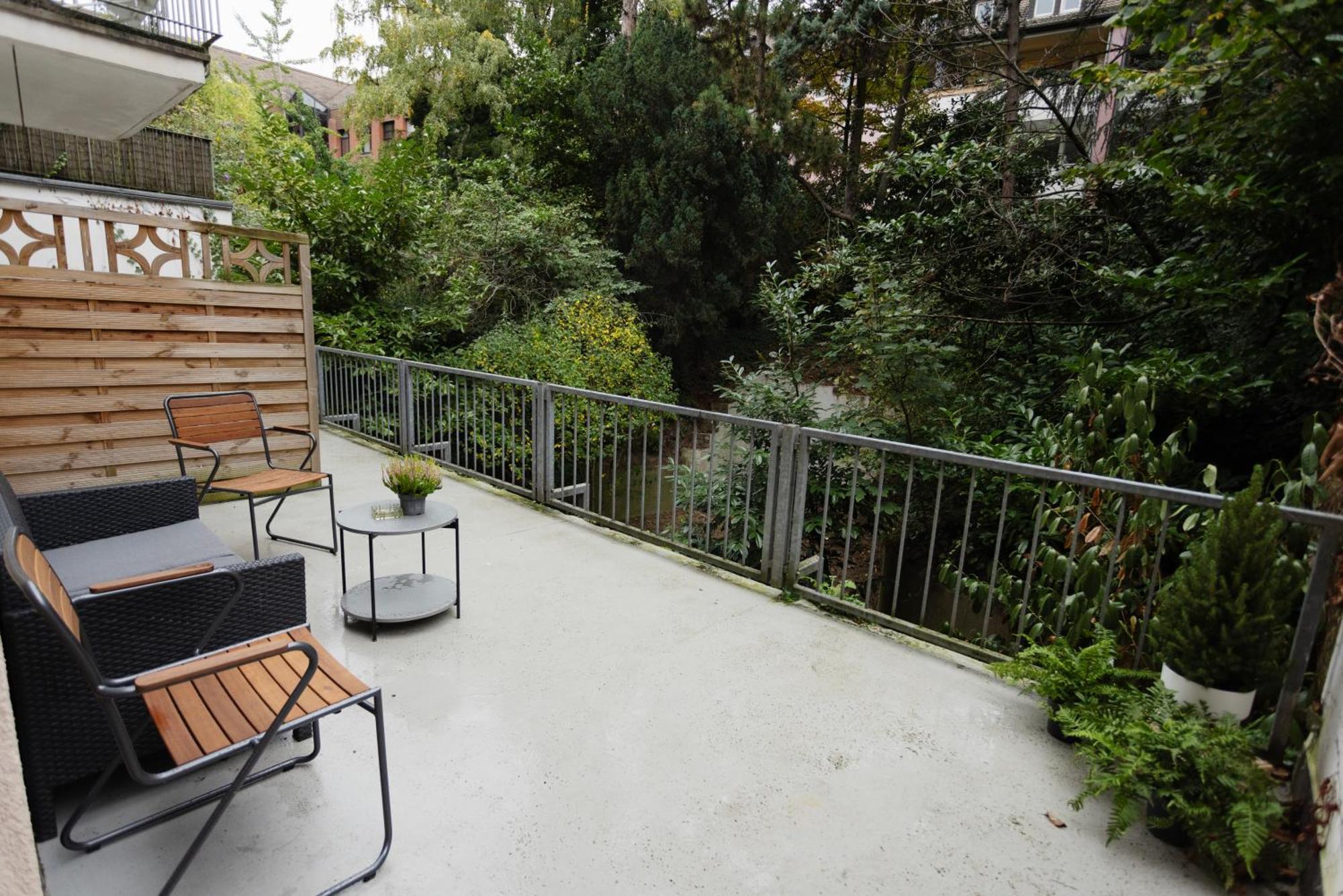 Central Apartment With Terrace Duisburg Exterior photo