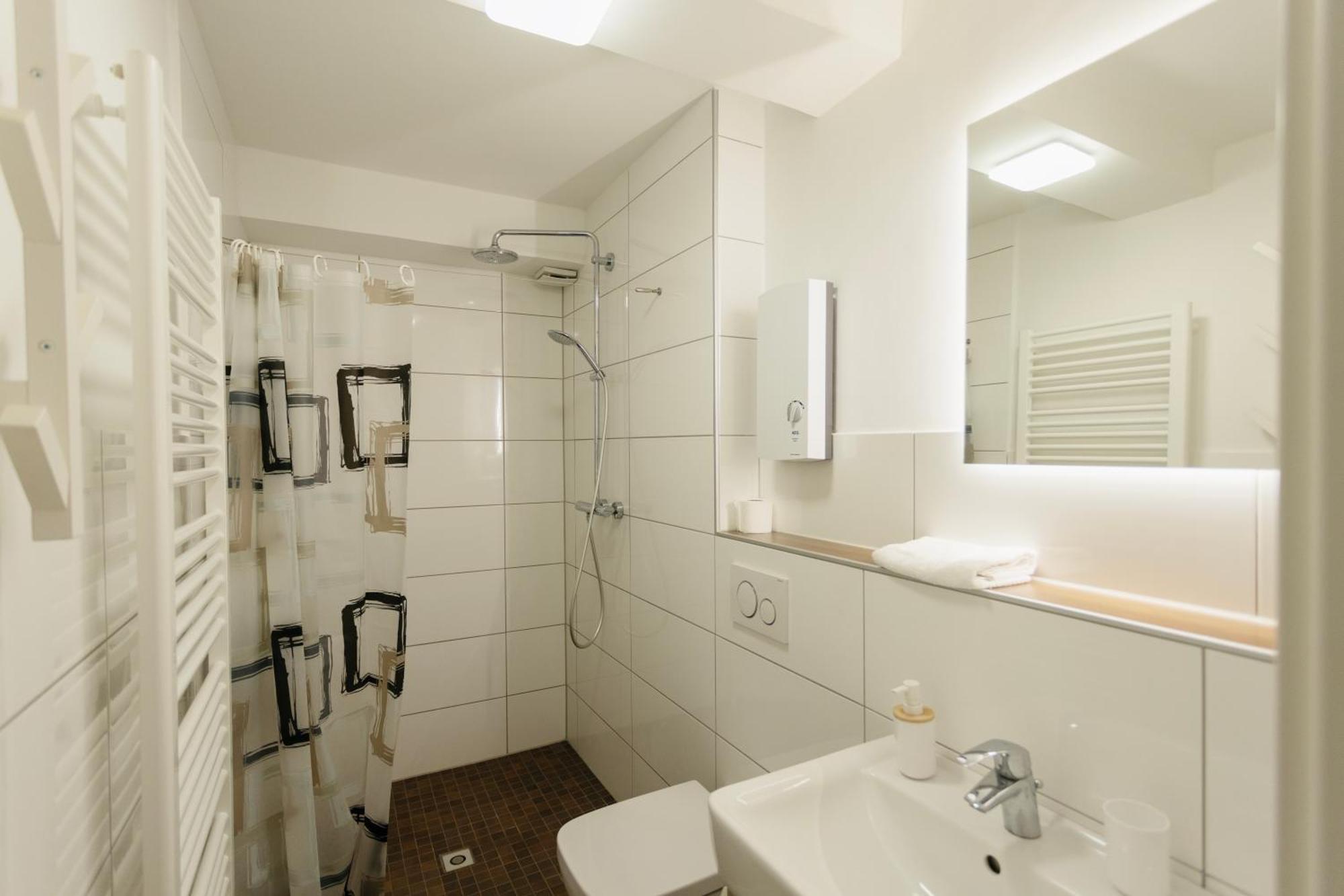 Central Apartment With Terrace Duisburg Exterior photo