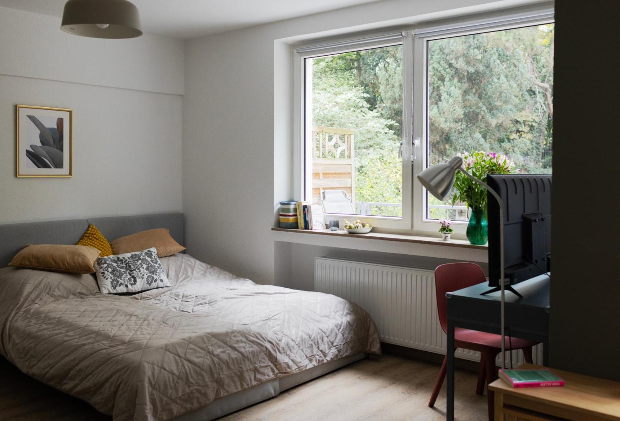 Central Apartment With Terrace Duisburg Exterior photo