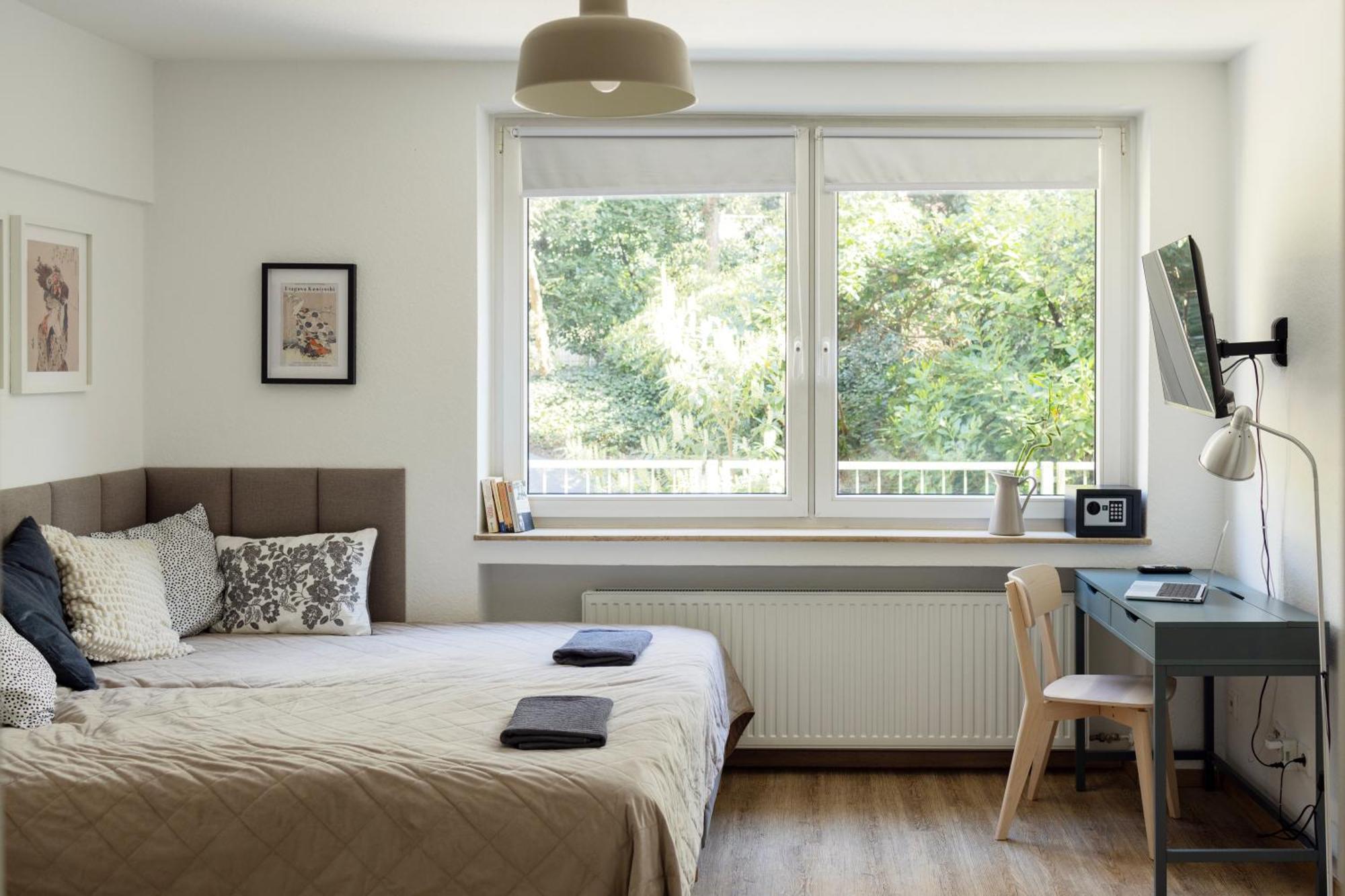 Central Apartment With Terrace Duisburg Exterior photo